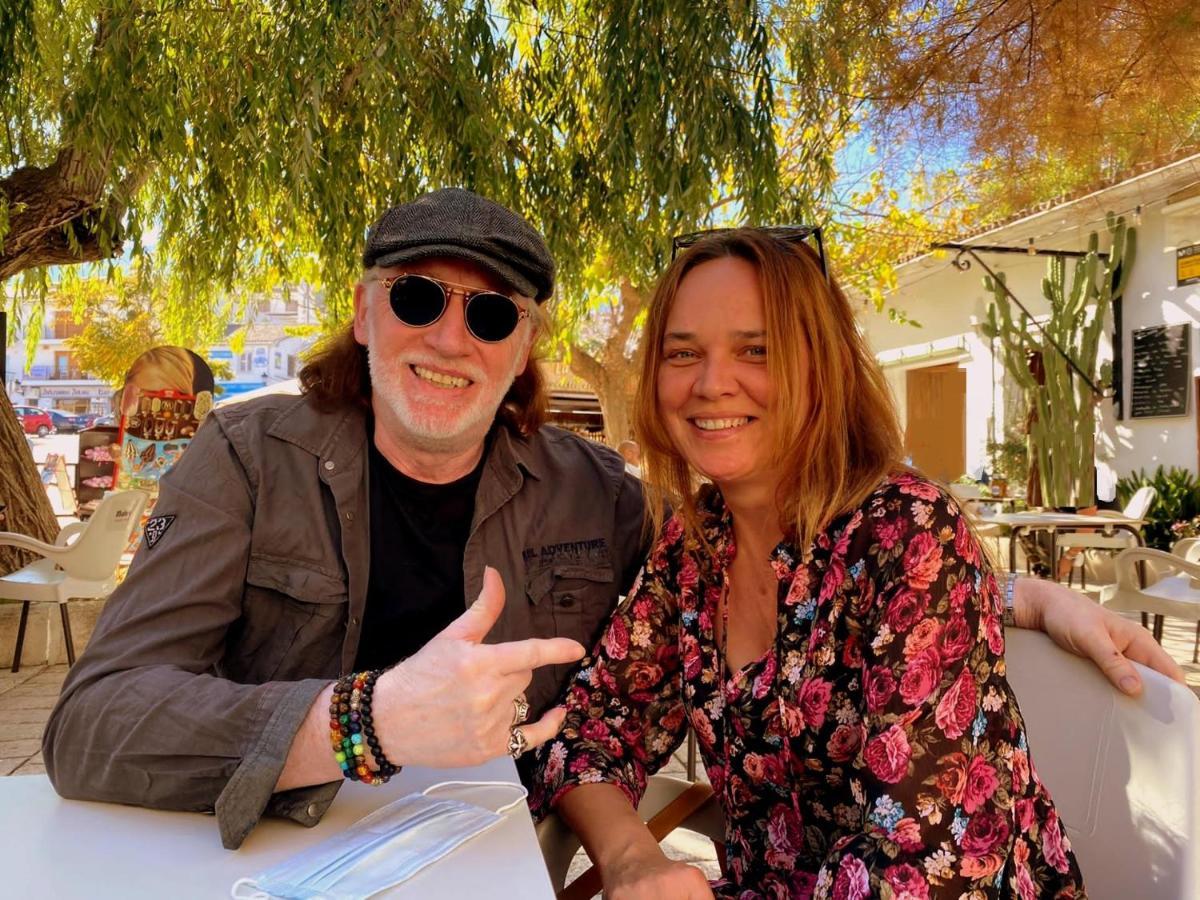 Los Amigos De Claude & Joanna Ontinyent Εξωτερικό φωτογραφία