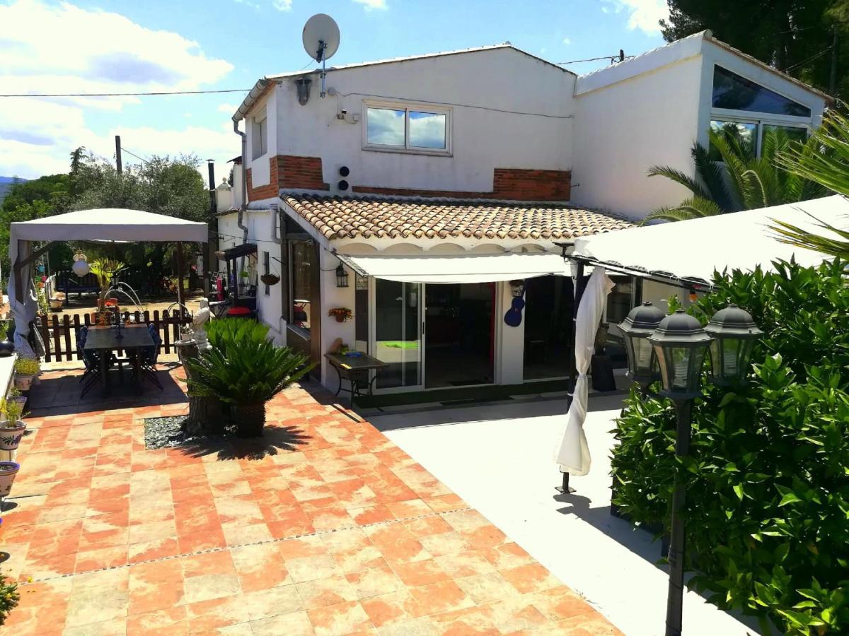 Los Amigos De Claude & Joanna Ontinyent Εξωτερικό φωτογραφία