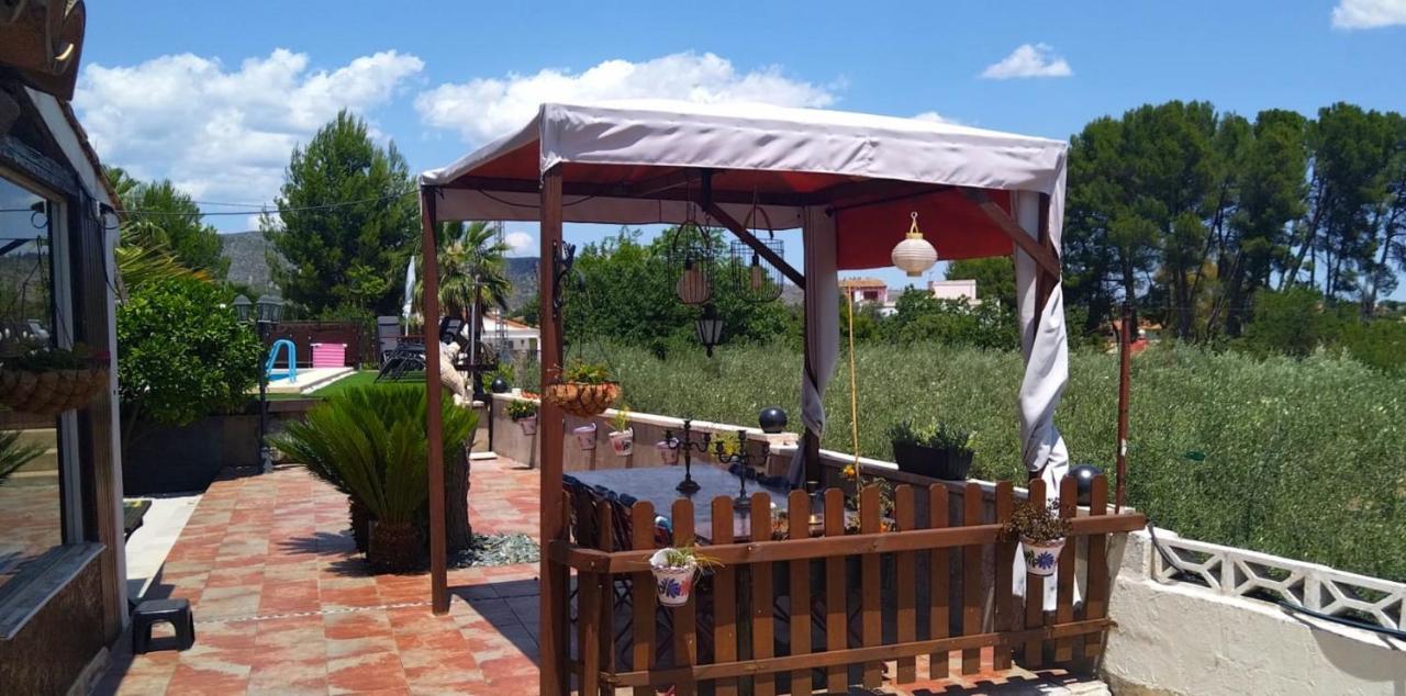 Los Amigos De Claude & Joanna Ontinyent Εξωτερικό φωτογραφία